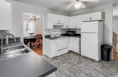 Glen Allen House | Perfect for Extended Stays! Fenced Yard, Pet Friendly!