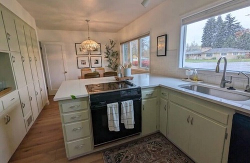 Idaho Falls House | Perfect for the Large Gatherings!
