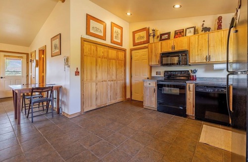 Clark House | Perfect getaway at the foot of the Beartooth Mountains!