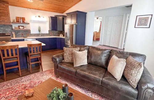 Sulphur Cabin | PERFECT GETAWAY cabin near Turner Falls & Lake of The Arbuckles.