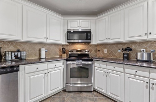 Barker Villa | Perfect Harmony - Near Stadiums, Airport & Downtown