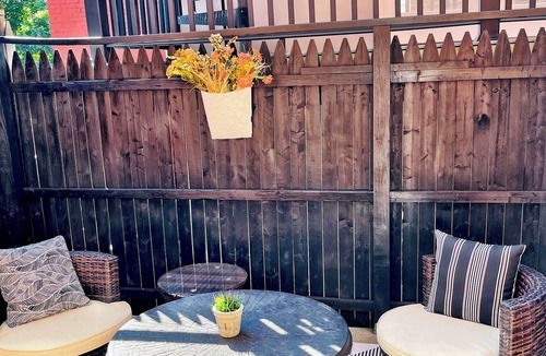 Central Northside Apartment | *Perfect Locale* Mins to all Attractions+Free Park