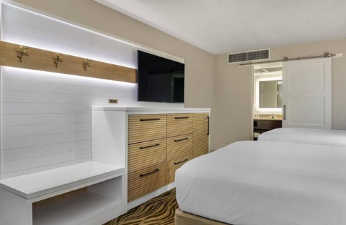 Lake Buena Vista Hotel | Perfect Orlando Getaway! Outdoor Pool with Slides, Shuttle to Disney Parks