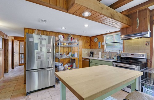 New Braunfels House | Perfect Spot on the Guadalupe River! Sleep up to 10 and Float all day!