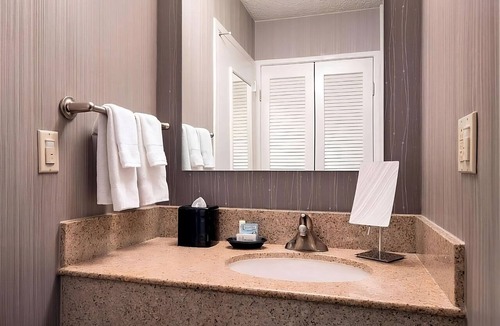 Torrance Hotel | Perfect Stay! Close to Torrance Beach Coast Line! Free Parking, Pets Allowed!