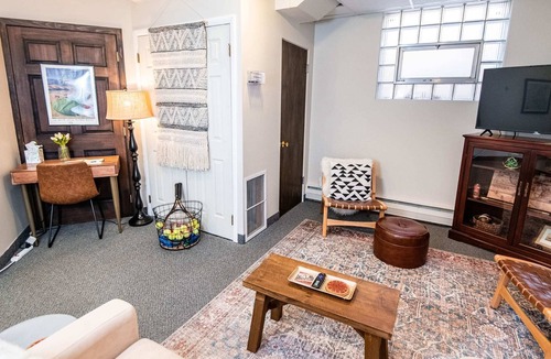 Helena Apartment | Perfectly Helena - downtown daylight basement apt