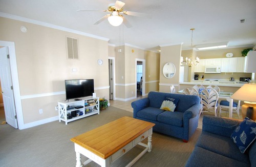 Arcadian Shores Condo | Pet-Friendly 2BR Condo at Land's End Resort
