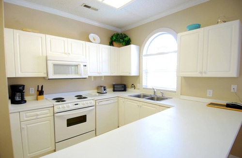 Arcadian Shores Condo | Pet-Friendly 2BR Condo at Land's End Resort