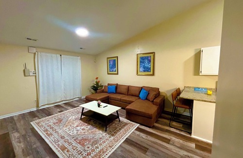 Greenville House | Pet-Friendly 2BR + Office ,Smart TVs, Coffee Bar & Near ECU Hospital