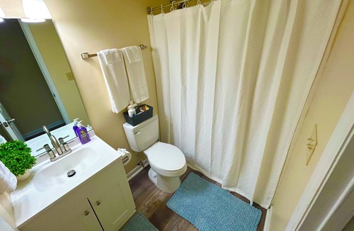 Greenville House | Pet-Friendly 2BR + Office ,Smart TVs, Coffee Bar & Near ECU Hospital