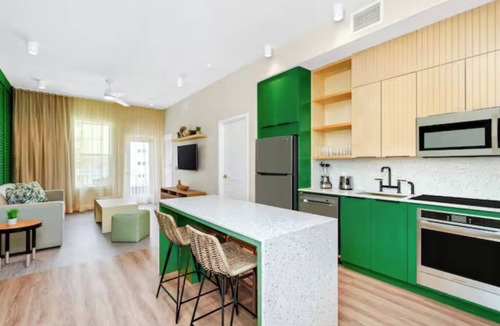 Bay Lake Hotel | Pet-friendly 2BR Suite with Private Balcony, Free Breakfast!
