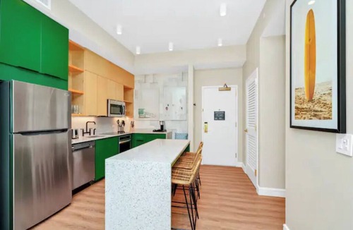 Bay Lake Hotel | Pet-friendly 2BR Suite with Private Balcony, Free Breakfast!