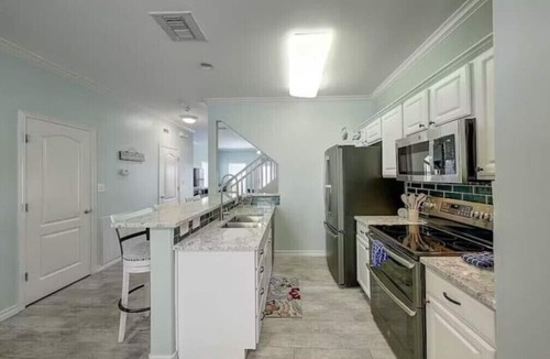 Corpus Christi Condo | Pet Friendly - 3 BR 3.5 BA Pool Garage 2 Balconies 2 blocks to Beach!