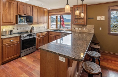 Bayview Condo | Pet Friendly Bayview Condo | 2 Bed, 2 Bath