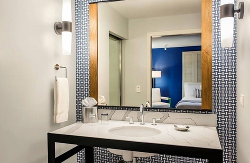 San Diego Hotel | Pet-friendly Beachfront Property with Outdoor Pool, Tennis Court