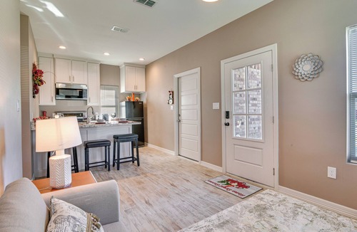 Brownsville Apartment | Pet-friendly Brownsville Apartment w/Yard!