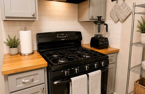 St. Johns House | Pet-Friendly Central Austin Bungalow - Near Hospitals, Tech Corridor & Downtown