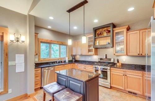 Columbia Falls House | Pet-Friendly Columbia Falls Home with Gas Grill!