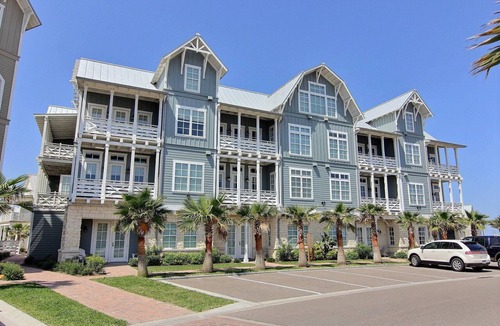 Cinnamon Shore Condo | Pet-Friendly Condo@Cinnamon Shore w/Access to Beach & Countless Amenities