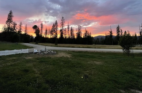 Sagle House | Pet Friendly Country Home for the Holidays!