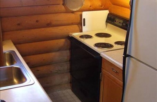 Driggs Cabin | Pet Friendly Darby Cabin