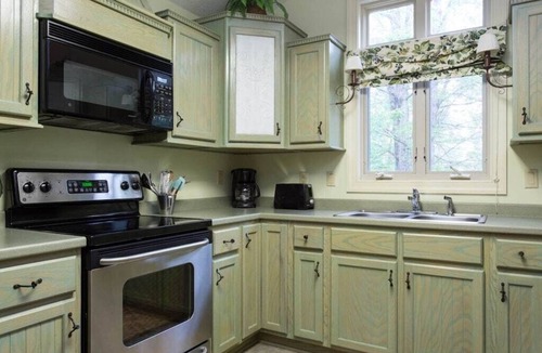 Mill Spring House | Pet Friendly, Fireplace, Fire Pit, 1/2 mile from Lake Adger - Shelton's Way