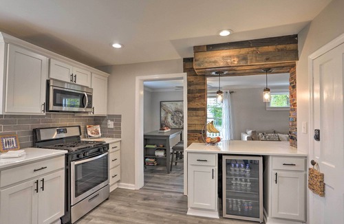 Willoughby House | Pet-Friendly Home - 1/2 Mi to Downtown Willoughby!