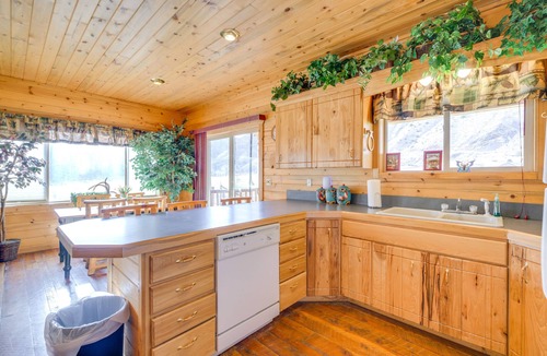 Salmon House | Pet-Friendly Idaho Home on the Salmon River!