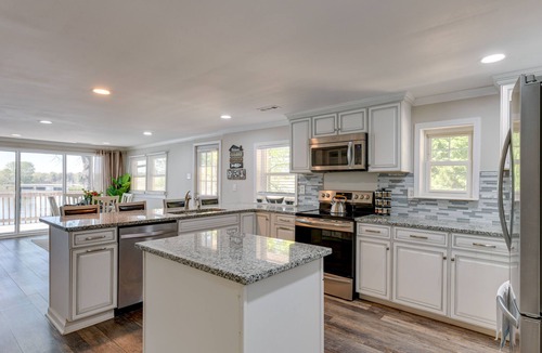 Southmont House | Pet-Friendly Lexington Vacation Rental on Lake!