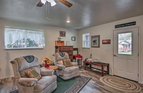 Libby Apartment | Pet-Friendly Libby Cottage with Mountain Views!
