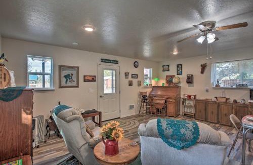 Libby Apartment | Pet-Friendly Libby Cottage with Mountain Views!