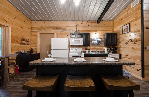 Broken Bow Cabin | ☀️Pet friendly! 🌲New Cabin, Hot Tub, 🔥Pit, Grill