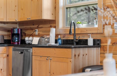 Jasper Cabin | Pet-Friendly Peaceful Cabin Near River w/Fire Pit + Hot Tub Sleeps 14
