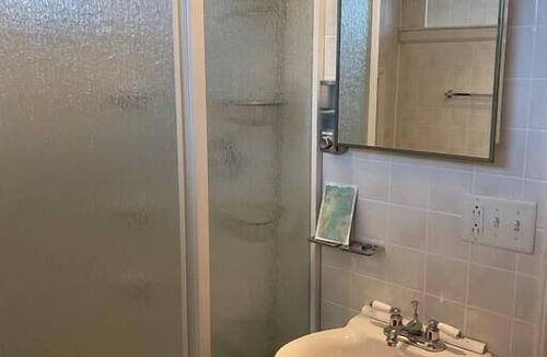 Fargo House | Pet-Friendly Queen Bedroom in Downtown Fargo
