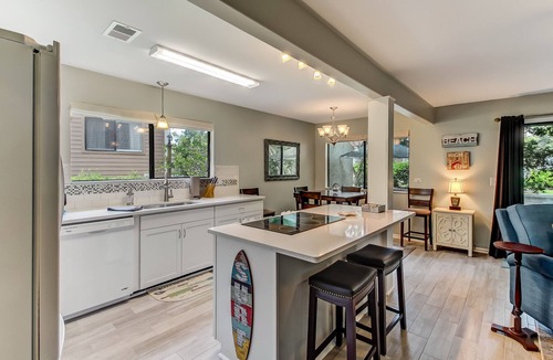 Fernandina Beach House | Pet Friendly | Remodeled Forest Ridge Townhome | 5-7 Minute Walk to Beach | Community Pool & Tennis