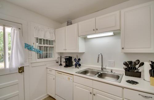 Gulfport House | Pet-Friendly Retreat in Gulfport Less Than 1 Mi to Beach!