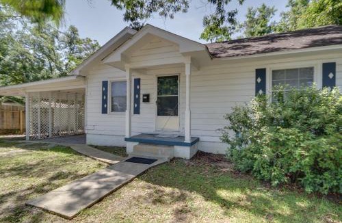 Gulfport House | Pet-Friendly Retreat in Gulfport Less Than 1 Mi to Beach!