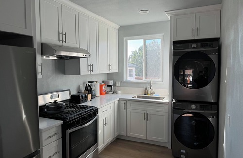 Lamanda Park House | Pet friendly-Rose Parade route-2-bedroom house walk to PCC, Cal Tech