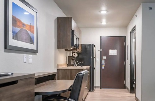 Augusta Hotel | Pet-Friendly Stay w/Kitchenette Close to Downtown Augusta Hotspots