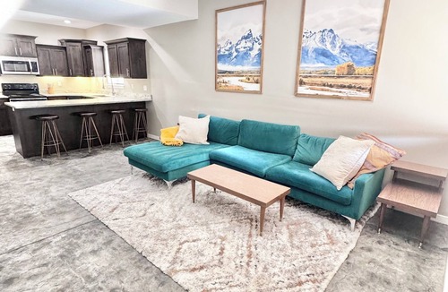Pocatello House | Pet-Friendly Stay. Convenient location near ISU & Hospital. Mountain View’s.