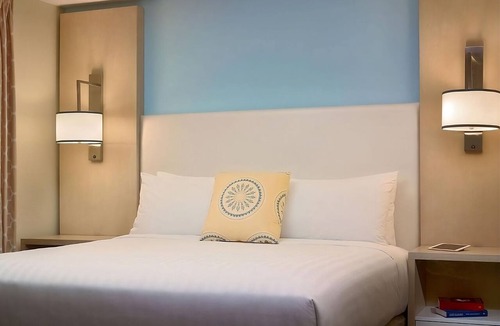 Auburn Hills Hotel | Pet Friendly Stay | Outdoor Pool | Free Breakfast | Near Riverside Park- 1.6 mi