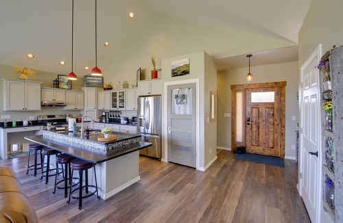 Stevensville House | Pet-Friendly Stevensville Home w/Mountain Views!