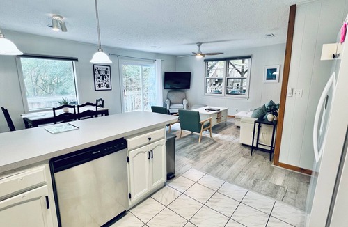 Southern Shores House | Pets, Pool & Spa - Tranquil Treetop Family Home