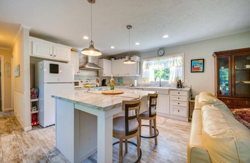 Southmont House | Pets Welcome! Lexington Getaway w/Gigantic Yard