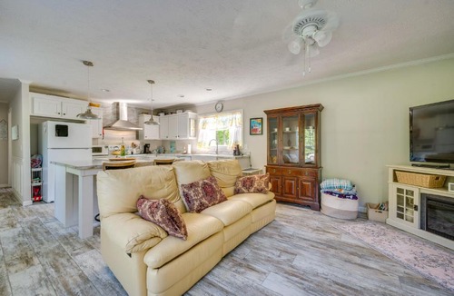 Southmont House | Pets Welcome! Lexington Getaway w/Gigantic Yard