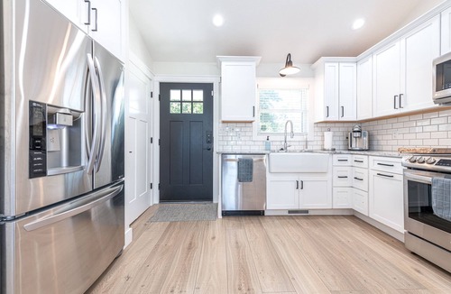 Lakeview House | Phoebe’s Waterfront Lakehouse . Close to Mad River Mountain Skiing & Cranberry's