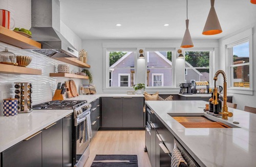 Detroit - Shoreway House | Pickleball | Hot Tub | Sauna | 3 King BR + Bunk RM