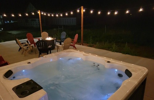 Lava Hot Springs House | Pickleball Playhouse, Hot tub, Golf Green, Theater, Game Room!