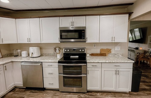 Saint Marys  Allen County House | Pinch of Cozy, Farm House with Hot Tub, 1 Minute Walk to Local Farm Store