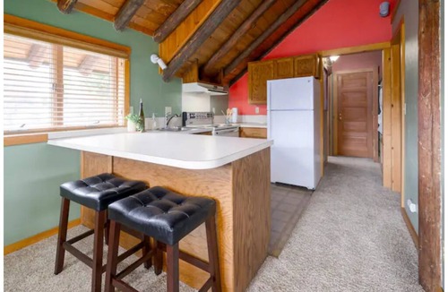 Southeast Boise Apartment | Pine Cabin Loft in Central Boise